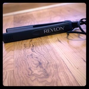 *2/$20* Revlon 1” Straightener